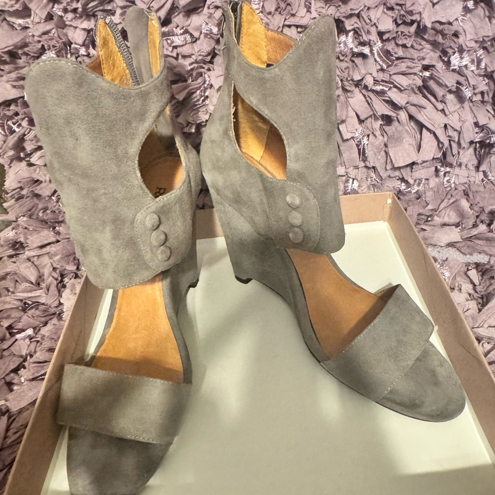 Rosegold suede wedge heel